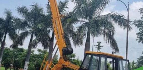 Crane used for large drain cleaning