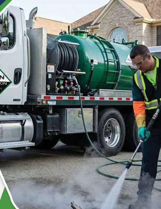 Drain jetting truck used for cleaning operations